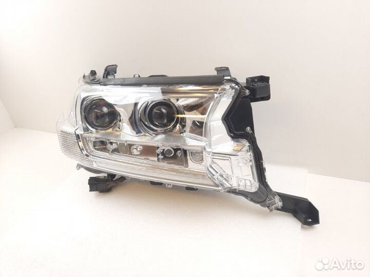 Фара правая Toyota Land Cruiser 200 2015-2021