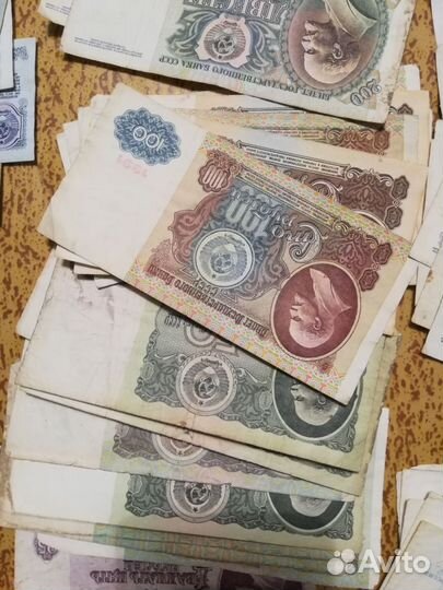 Купюры СССР и Молодая Россия