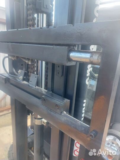 Вилочный электропогрузчик 2т,3,5м