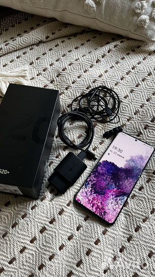 Телефон samsung s20 plus