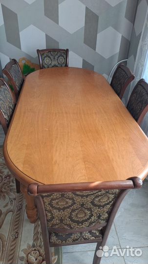 Стол и стулья