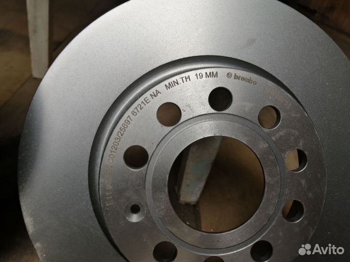 Диск тормозной передний Brembo 09916711