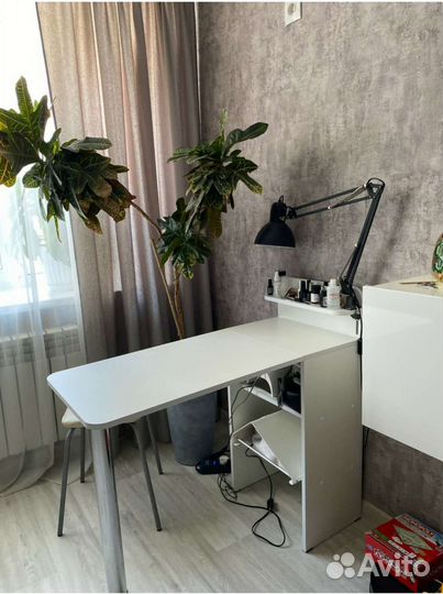 Маникюрный стол складной