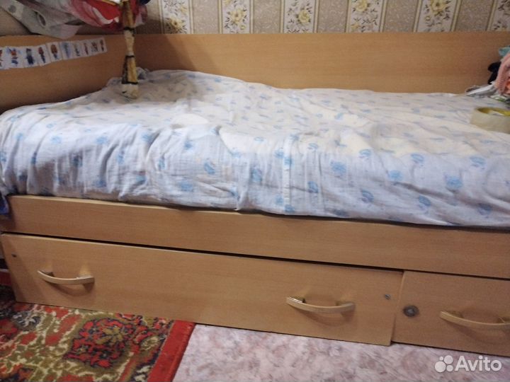 Продам кровать с матрасом