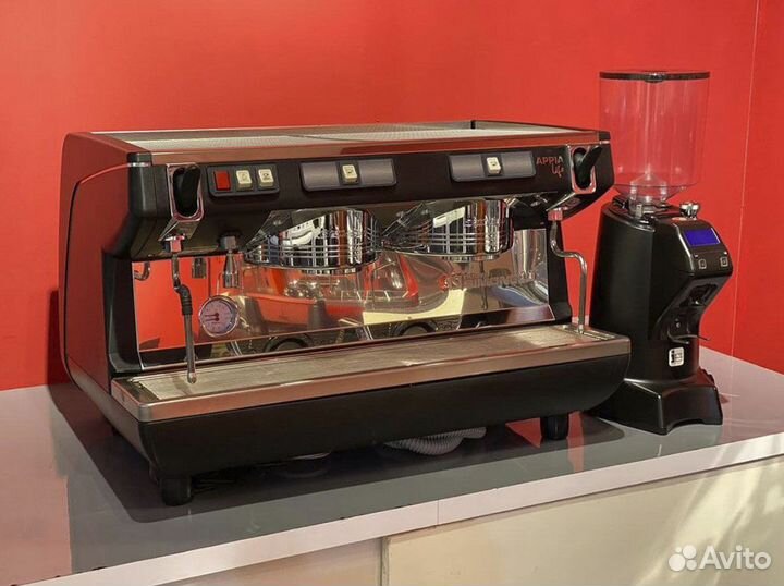 Профессиональная кофемашина Nuova Simonelli