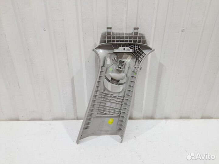 Обшивка стойки средняя верхняя левая Skoda Octavia