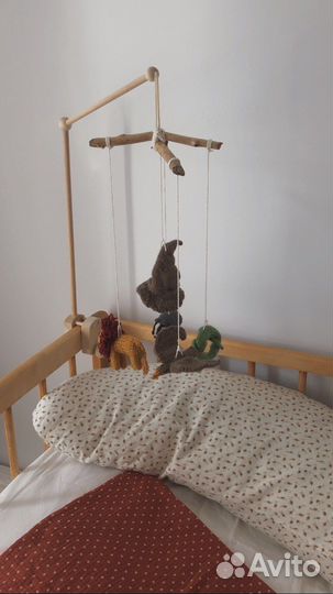 Кронштеейн и детский мобиль на кроватку