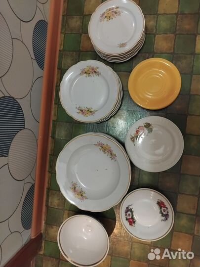 Набор тарелок, блюдца, салатник