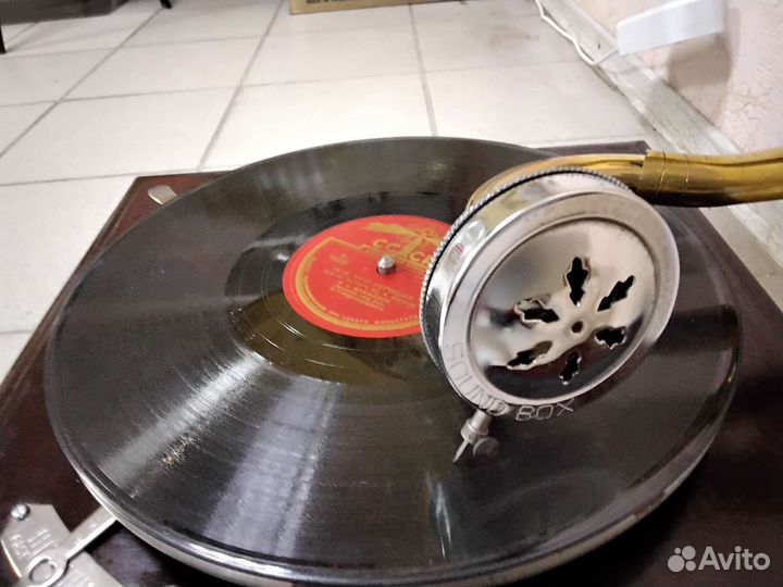 Граммофон рабочий + пластинки и иглы