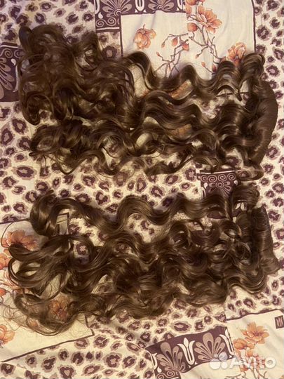 Волосы на заколках и натуральные на капсулах