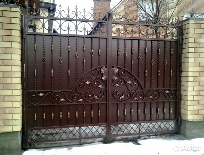 Кованные распашные ворота от производителя