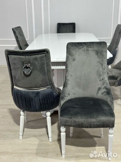 Стол и стулья