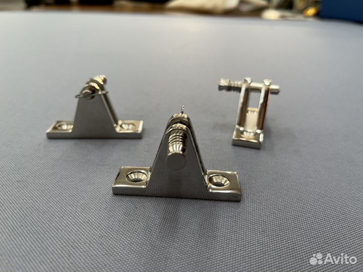 Кронштейн палубный 90 град, ровное основание