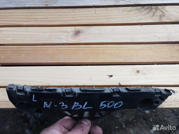 Mazda 3 2013-19г передний левый кронштейн бампера