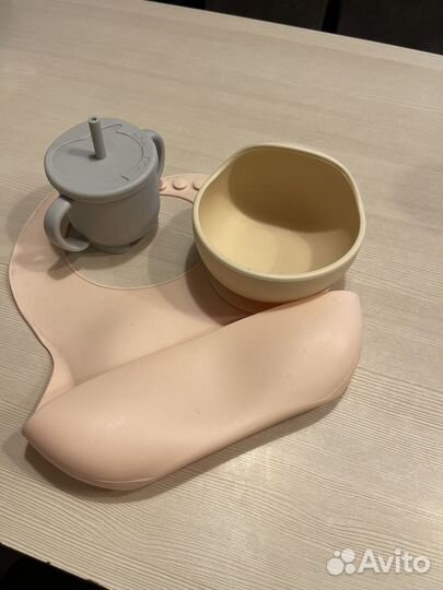 Слюнявчик, тарелочка на присоске, поильник