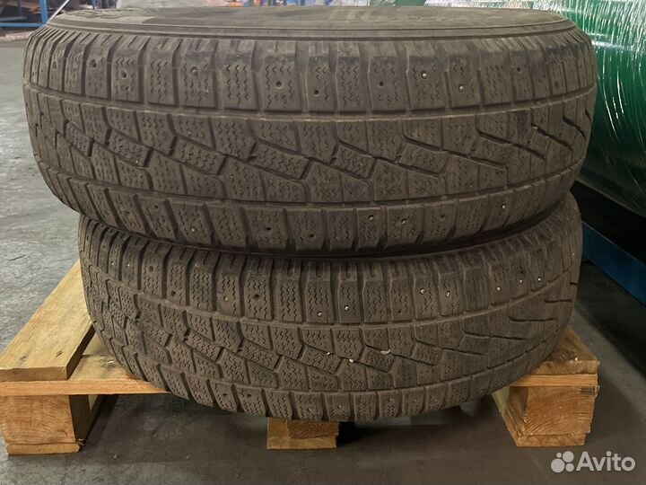 Kumho I'Zen Stud Snow KW11 235/70 R16