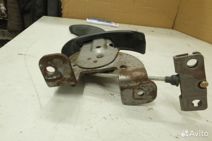 Рычаг стояночного тормоза Mitsubishi Carisma