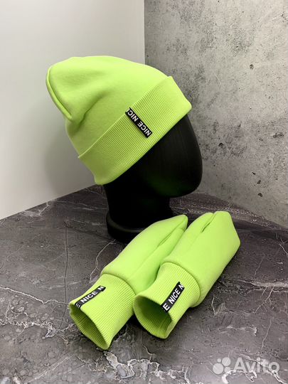 Шапка и варежки зеленый неон, новые