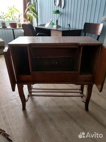 Антикварный шкафчик