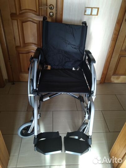Кресло- коляска новая 