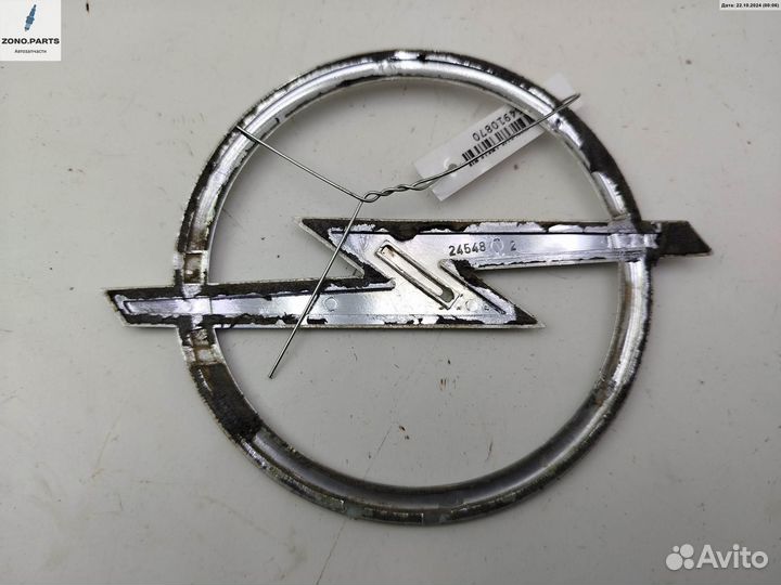 Эмблема 24548 на Opel Zafira B