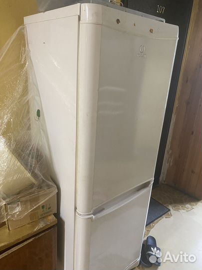 Холодильник бу indesit