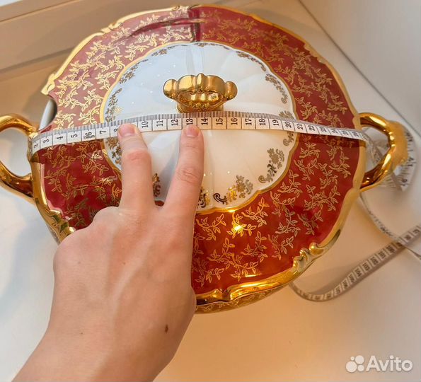 Супница фарфоровая с крышкой