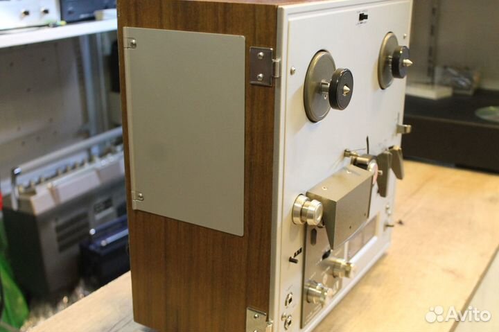 Катушечный магнитофон ламповый Akai 1710 W L
