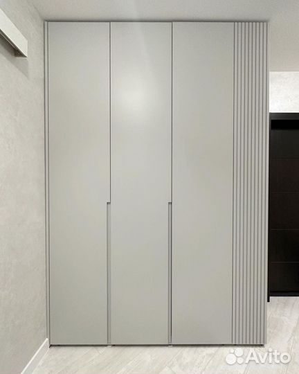 Шкаф распашной