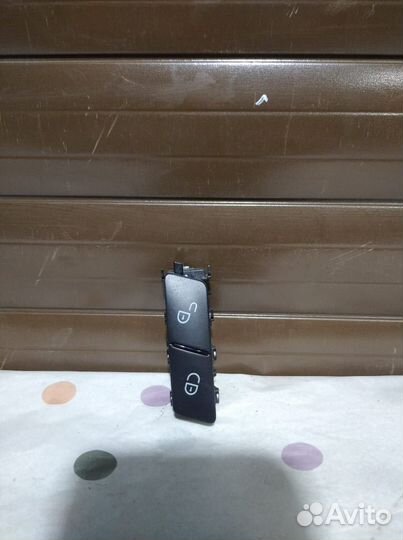 Кнопка центрального замка Mercedes W212