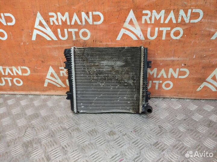 Радиатор двс дополнительный правый Mercedes