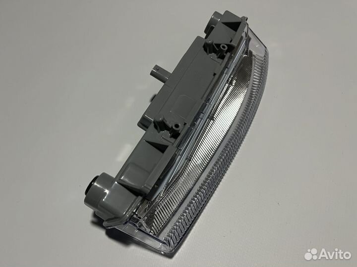 Левая противотуманка Mercedes W212 диодная W204