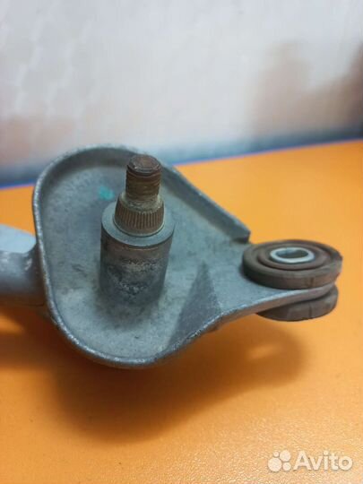 Трапеция дворника Toyota Avensis