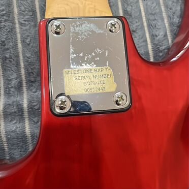 Бас гитара peavey milestone