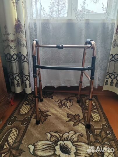 Ходунки для инвалидов