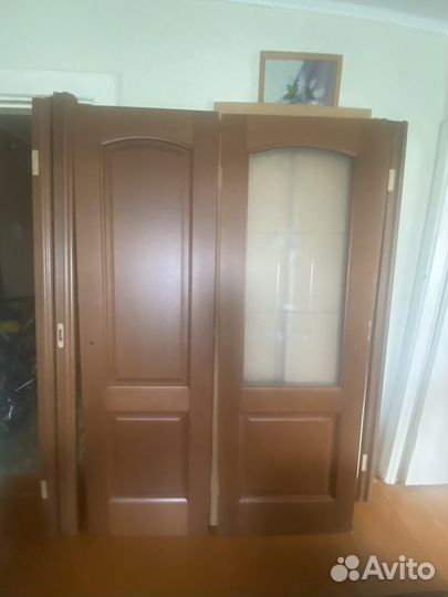 Две двери межкомнатные с коробкой новые