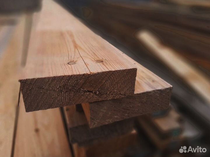 Доски сосны, прочные материалы для строительства