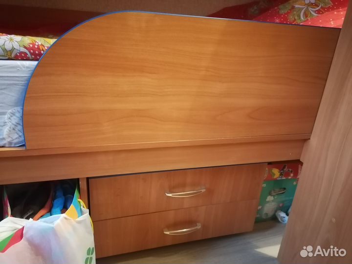 Кровать двухъярусная