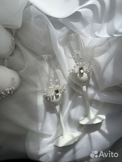 Свадебные бутылки, бокалы, свечи венчальные