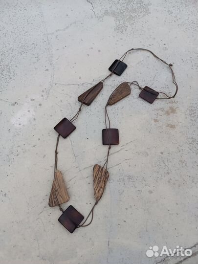 Украшение на шею длинное