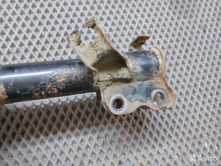 Амортизатор подвески передний правый Nissan Maxima