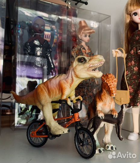 Авторские фигурки динозавров