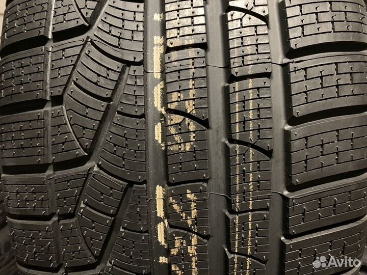 Pirelli Winter Sottozero II 245/40 R20 и 275/35 R20 102Y