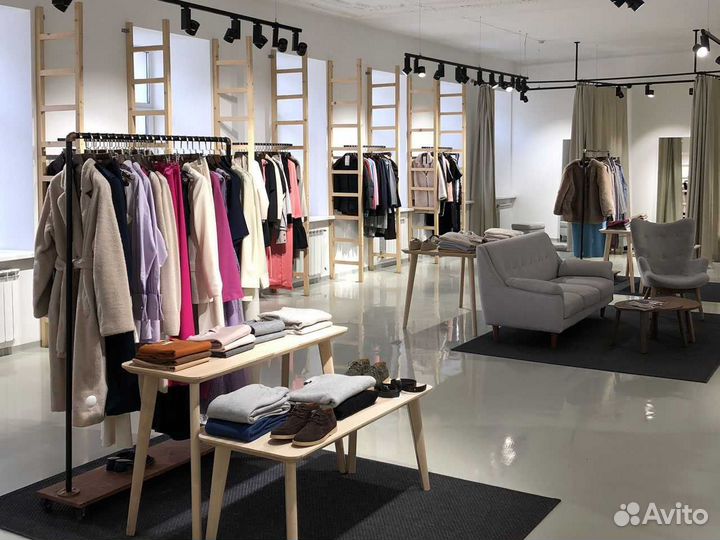 Продавец консультант в магазин женской одежды