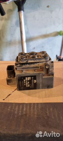 Блок клапанов пневмоподвески audi q7