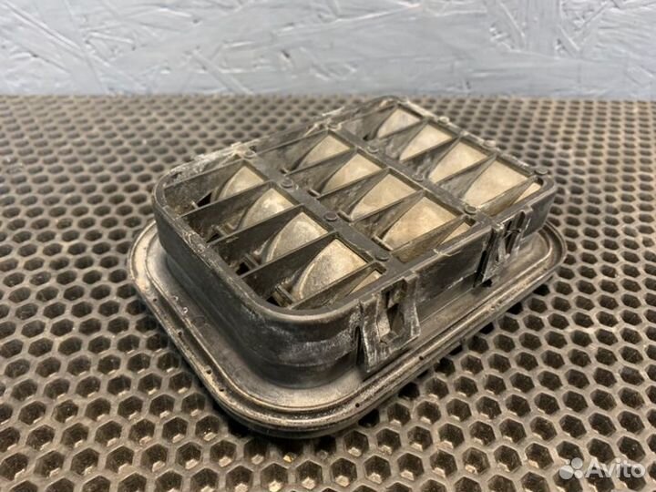 Решетка вентиляционная задняя правая Bentley