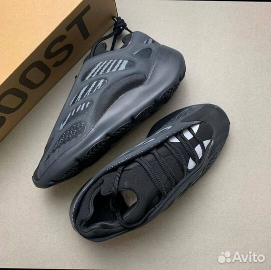 Кроссовки мужские Adidas Yeezy 700 V3, текстиль