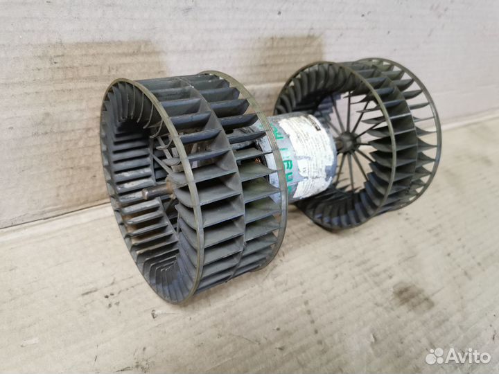 Моторчик кондейной печки на Mercedes W124