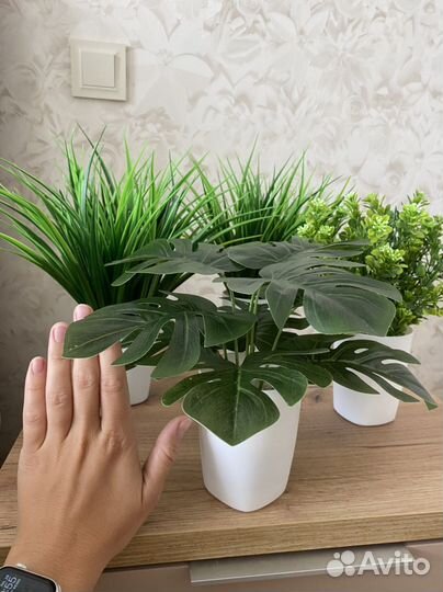 Искусственные цветы в горшках для декора