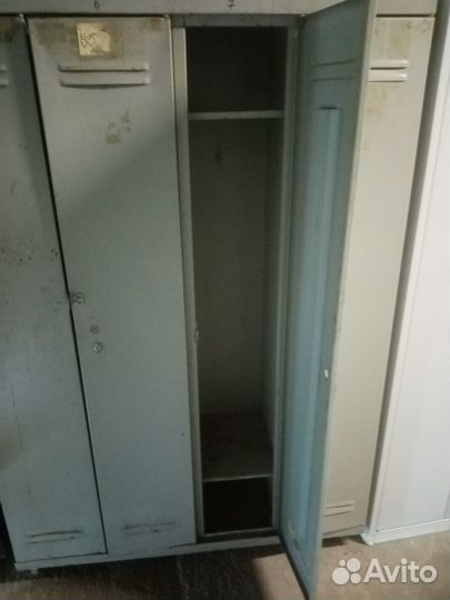 Шкаф металлический под одежду и личные вещи